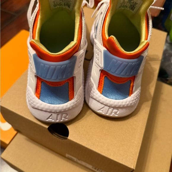 Nike Sneakers - Picture 4 of 7